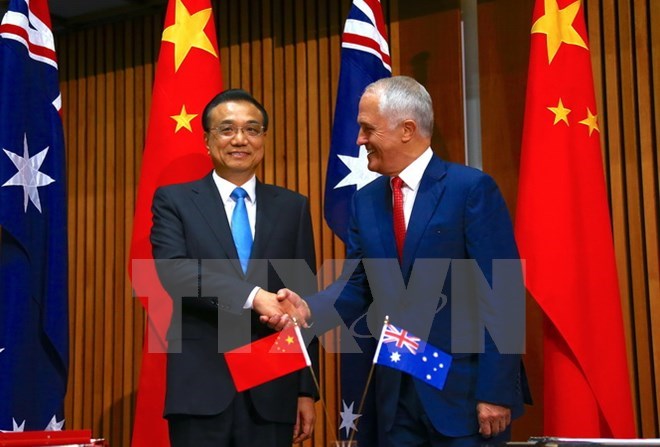 Thủ tướng Australia Malcolm Turnbull và người đồng cấp Trung Quốc Lý Khắc Cường. (Nguồn: AFP/TTXVN)