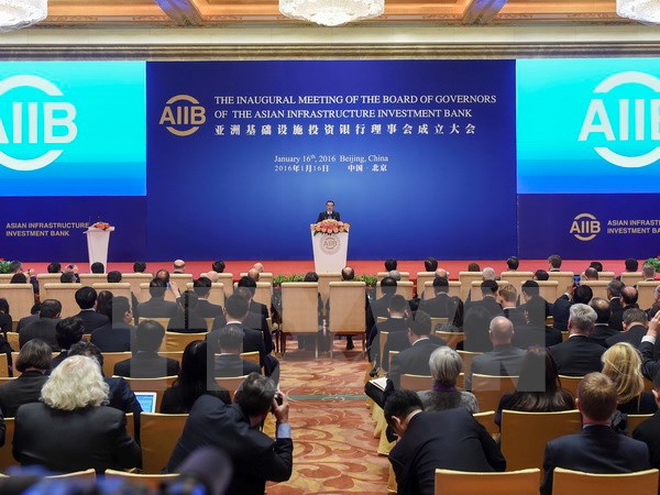 London đã dẫn dắt các nước châu Âu tham gia Ngân hàng Đầu tư Hạ tầng châu Á (AIIB) do Trung Quốc đứng đầu. (Nguồn: THX/TTXVN)