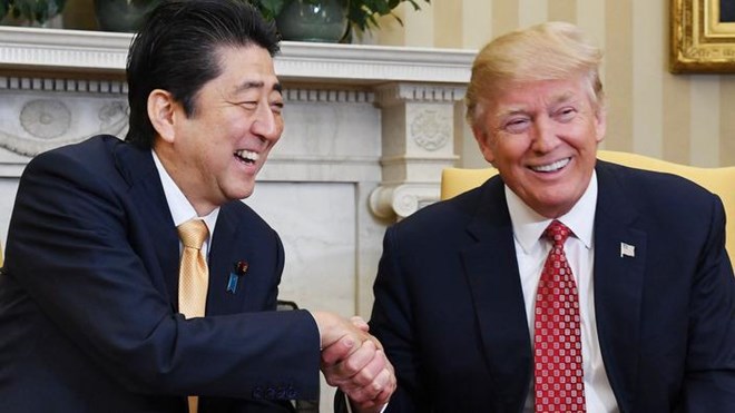 Thủ tướng Shinzo Abe và Tổng thống Donald Trump. (Nguồn: SBS)