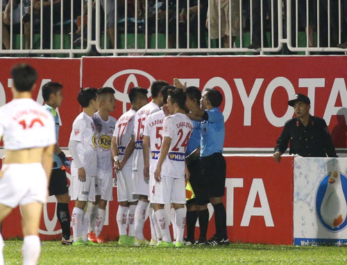 HAGL nhận án kỷ luật