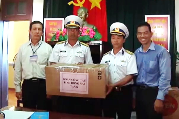 Dong Nai's delegation visits Truong Sa soldiers
