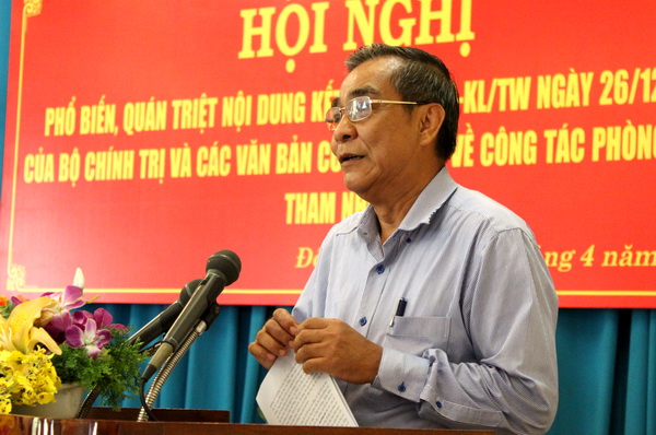 Đồng chí Trần Văn Tư phát biểu tại hội nghị.