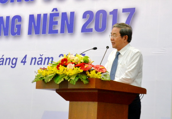 Phó chủ tịch UBND tỉnh Nguyễn Quốc Hùng phát biểu tại đại hội 