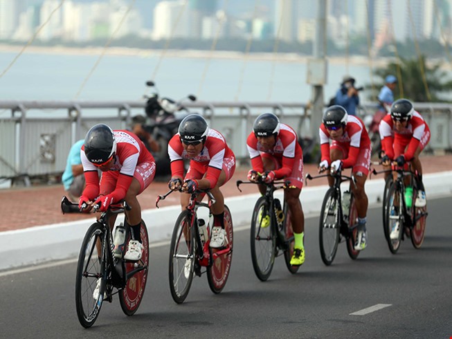 VUS-HCM City on their race at the HCM City Television Cycling Tournament. 