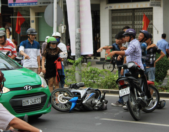 Hiện trường vụ tai nạn trên đường Nguyễn Ái Quốc 