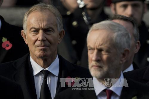 Cựu Thủ tướng Anh Tony Blair (trái) trong một sự kiện ở London. Ảnh: AFP/TTXVN 