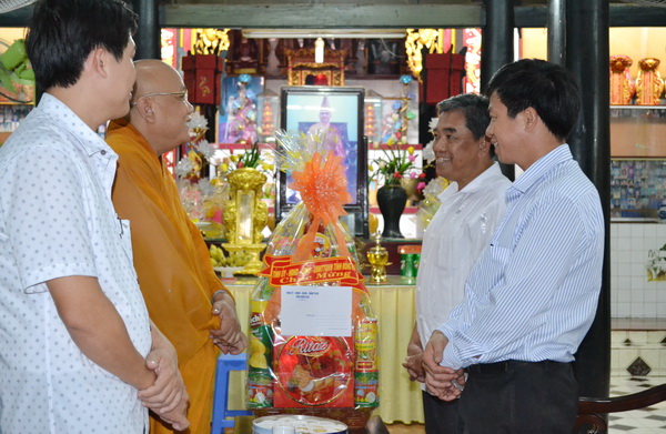 Provincial leaders extend greetings on Buddha's birthday