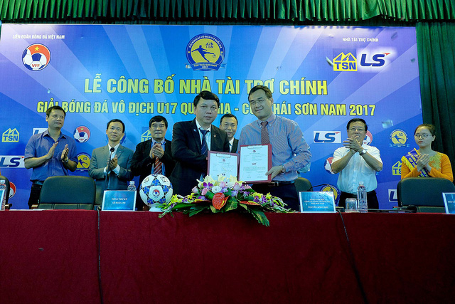 Lễ công bố nhà tài trợ chính giải bóng đá vô địch U17 Quốc gia, ảnh: Minh Phương