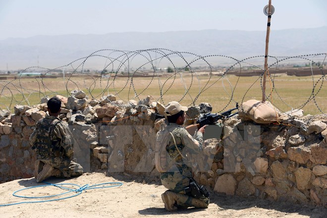 Cảnh sát biên phòng Afghanistan gác tại khu vực biên giới với Pakistan gần Durand thuộc Spin Boldak, tỉnh Kandahar. (Nguồn: AFP/TTXVN)