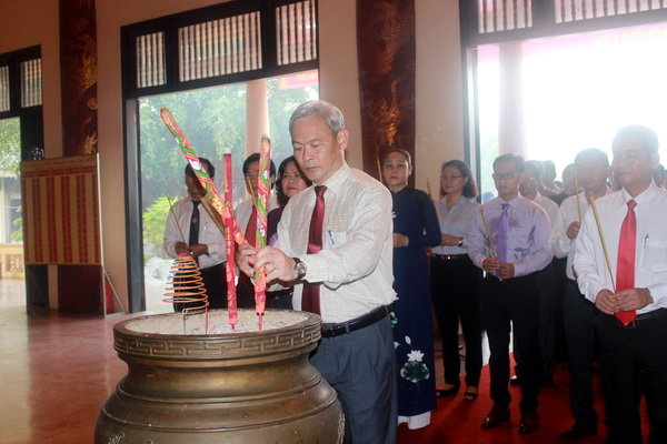 Various activities mark late President Ho's birthday