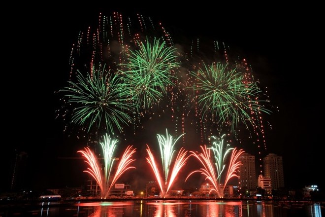 A firework performance during the opening ceremony of the 2017 Da Nang International Fireworks Festival on April 30th 