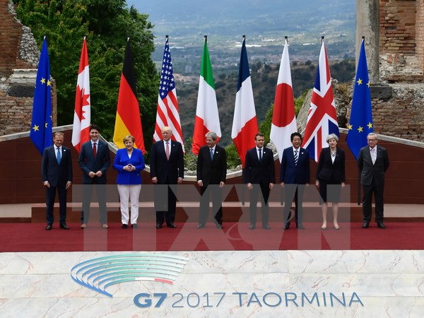 Chủ tịch Hội đồng châu Âu Donald Tusk và Lãnh đạo các nước G7. (Ảnh: AFP/TTXVN)