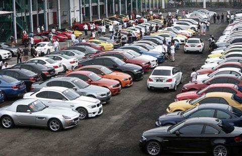 The Ministry of Industry and Trade (MoIT) has released a draft decree that all businesses can import cars provided they fulfil the required conditions and get a car import licence. — Photo cafef.vn