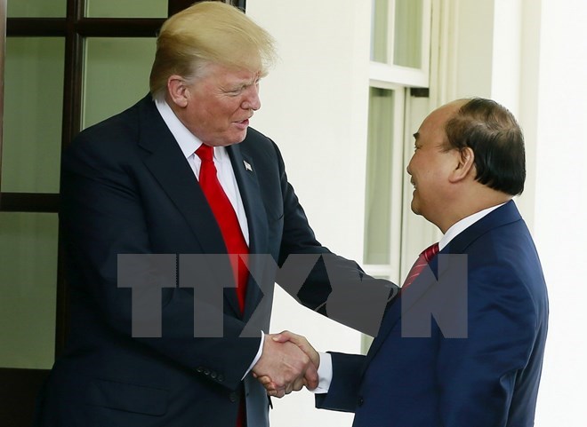 US President Donald Trump welcomes Prime Minister Nguyen Xuan Phuc 