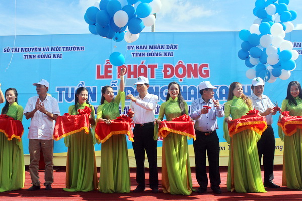 (ĐN) - Late last week, more than 2,000 people attended a meeting to launch Dong Nai Green Week, the first of its kind in the province, and to respond to World Environment Day 2017.