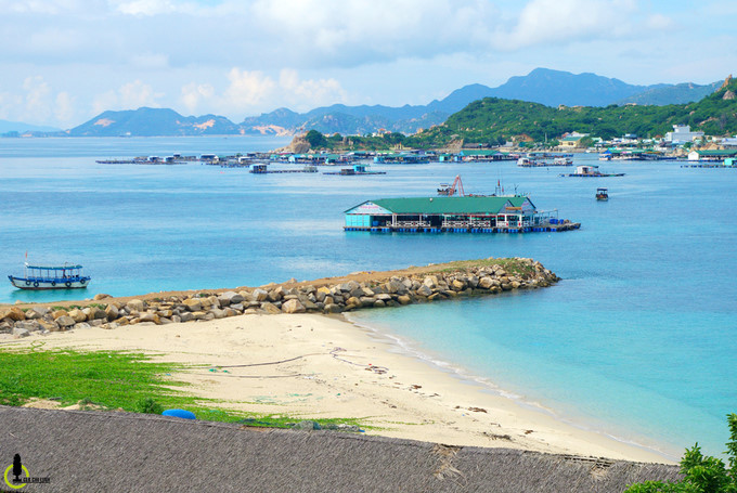 Kinh beach is around 10km from Vinh Hy Bay.