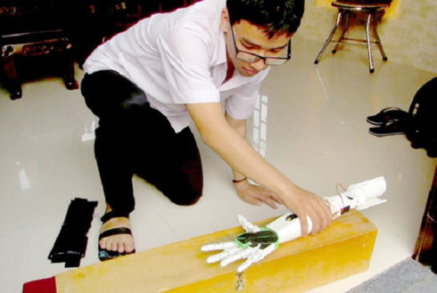 Student invents robotic arm for the disabled