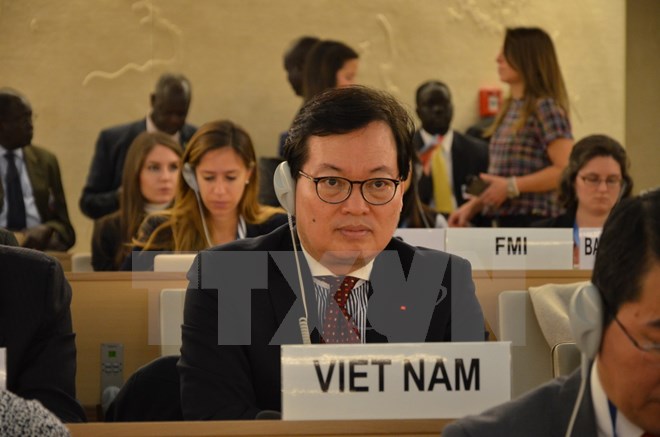 Đại sứ đặc mệnh toàn quyền Dương Chí Dũng, Trưởng Phái đoàn thường trực Việt Nam tại Liên hợp quốc tham dự một kỳ họp của Hội đồng Nhân quyền. (Ảnh: Hoàng Hoa/TTXVN)