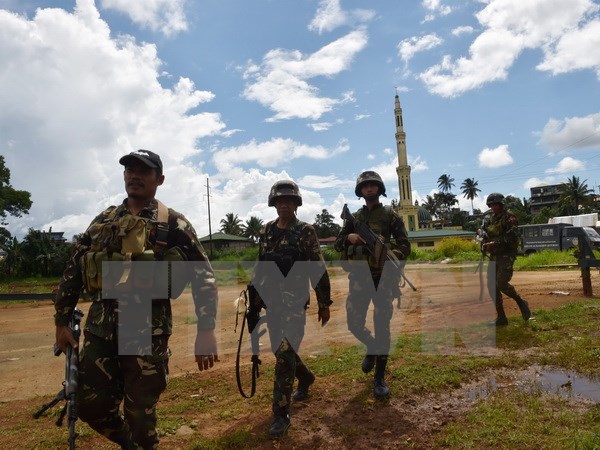 Binh sỹ Philippines tuần tra tại Marawi, Mindanao ngày 19/6. (Nguồn: AFP/TTXVN)