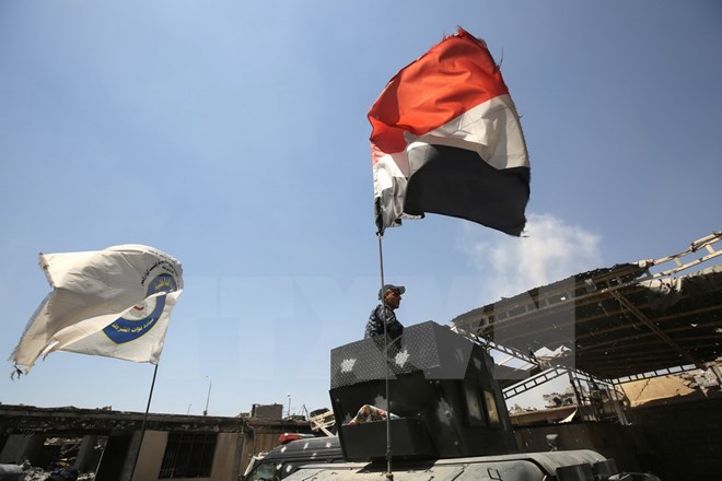Các lực lượng Iraq tiến vào giải phóng thành cổ Mosul khỏi IS ngày 24/6. (Nguồn: AFP/TTXVN)