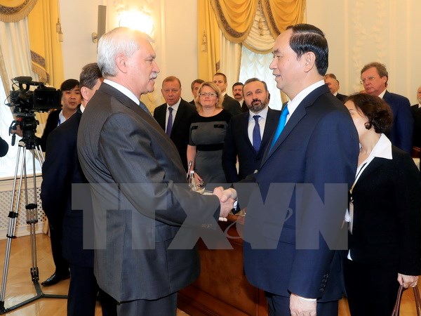 Chủ tịch nước Trần Đại Quang gặp Thống đốc thành phố Saint Peterburg Pontavchenko. (Ảnh: Nhan Sáng​/TTXVN)