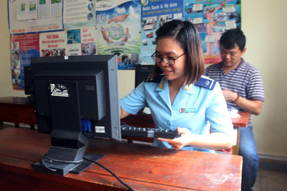 Presenting computers and bookshelves for students in remote areas
