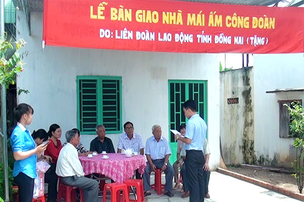 Handing over charity house for trade union member