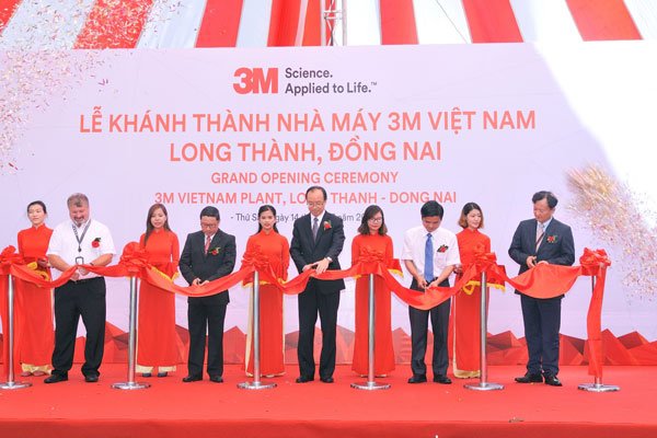 Representatives of 3M Vietnam inaugurate the new plant in Dong Nai Province - PHOTO: 3M VIETNAM