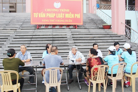 Hội Luật gia tỉnh vừa mở thêm điểm tư vấn pháp luật, trợ giúp pháp lý miễn phí tại Trung tâm huấn luyện và thi đấu thể dục - thể thao tỉnh.