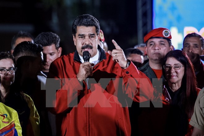 Tổng thống Venezuela Nicolas Maduro (giữa) phát biểu tại thủ đô Caracas ngày 31/7. (Nguồn: EPA/TTXVN)