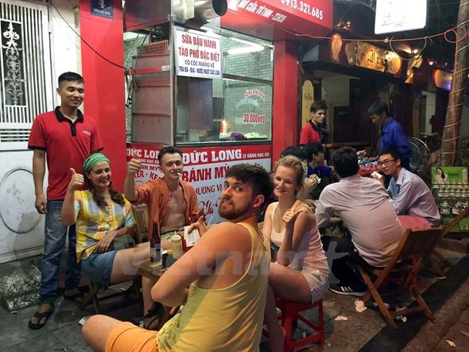 A "banh mi" shop in Hanoi's Old Quarter. Vietnam was named among 21 destinations that cost visitors only 20 USD a day or less for food and lodging by Business Insider. (Photo: VNA)