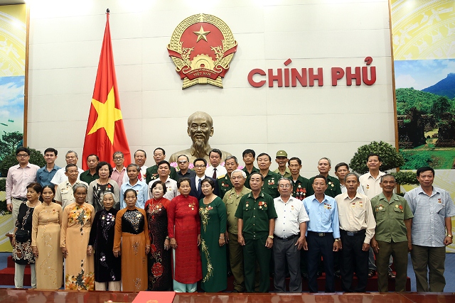 Deputy PM urges national contributors to be role models