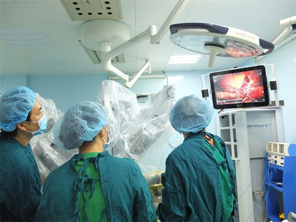 Binh Dan Hospital in HCM City has successfully performed the country’s first robotic surgery on a liver cancer patient.