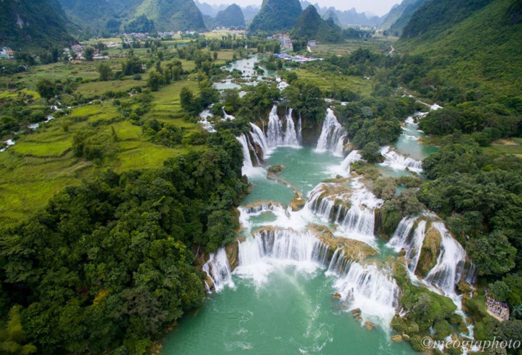 It is ideal to visit the waterfall between September and December when buckwheat flowers and wild sunflowers are blossoming.