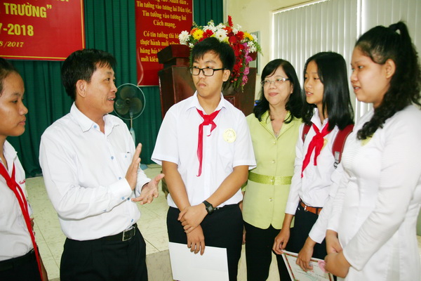 1.000 scholarships for disadvantaged students