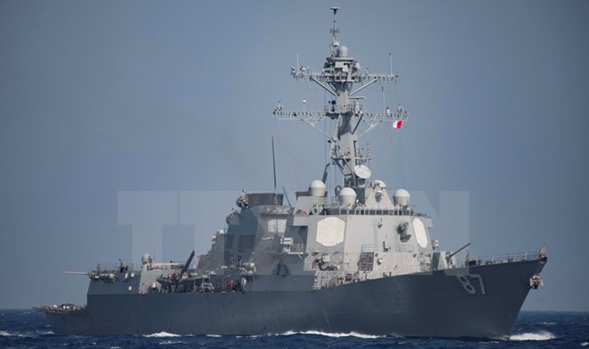 Tàu khu trục USS Mason (DDG 87) có tên lửa dẫn đường của hải quân Mỹ. Ảnh minh họa. (Nguồn: EPA/TTXVN)