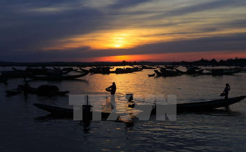 Dawn on Quang Loi Lagoon 