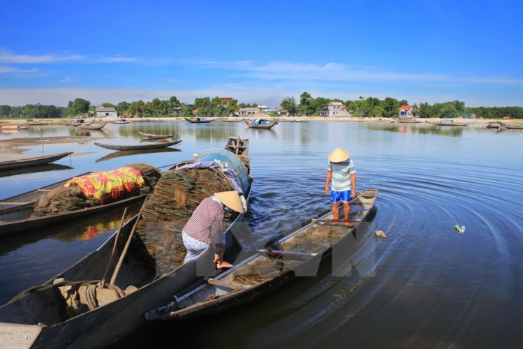 Local people depand on the lagoon to earn their living