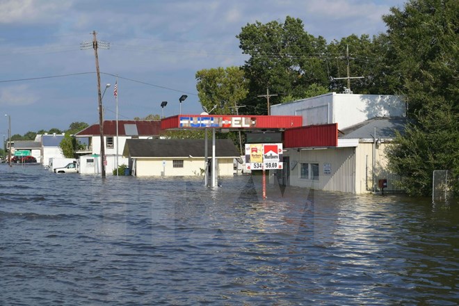Cảnh ngập lụt do mưa lớn sau bão Harvey ở Nome, bang Texas ngày 31/8. (Nguồn: AFP/TTXVN)