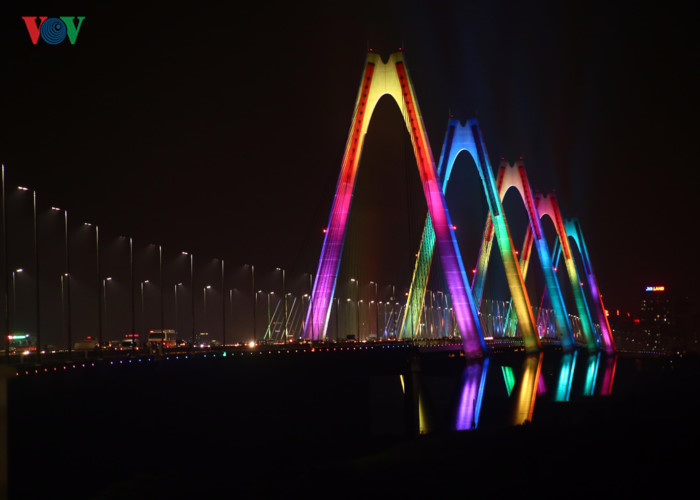 The Nhat Tan Bridge connects the districts of Tay Ho to Dong Anh.