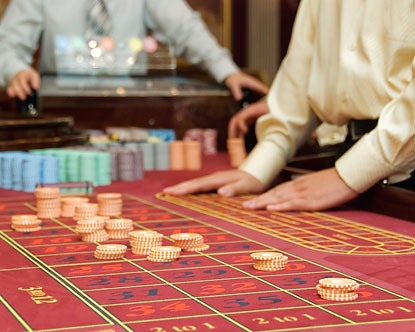 Commercial banks will be allowed to trade and provide foreign exchange services related to the casino business from next month. - Photo destination360.com