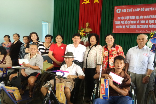 300 gifts for needy people