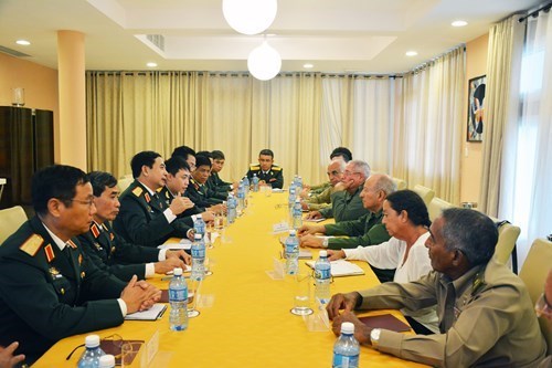 Minister of the Cuba Revolutionary Armed Forces Leopoldo Cintra Frias and Deputy Defence Minister and Chief of the General Staff of the Vietnam People’s Army Phan Van Giang co-chair bilateral talks (Source: qdnd)