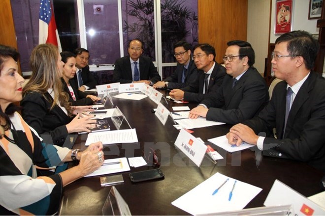 The Vietnamese delegation holds talks with a high-level delegation of the Communist Party of Brazil