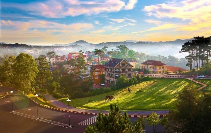 Da Lat is famous for its wide variety of flowers, vegetables and fruit from its surrounding farmlands as well as countless nature sites; its beautiful landscape, evergreen forests and minority villages