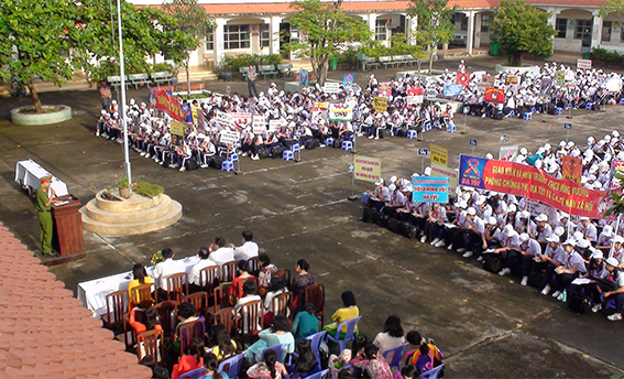Over 1,700 students participate in anti-drug fight