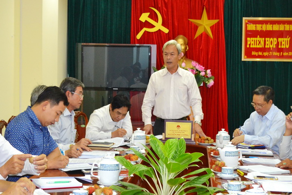 Đồng chí Nguyễn Phú Cường, phát biểu tại phiên họp.