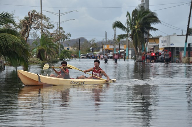 Ngập lụt do bão Maria tại Juana Matos thuộc Catano, Puerto Rico ngày 21/9. (Nguồn: AFP/TTXVN)