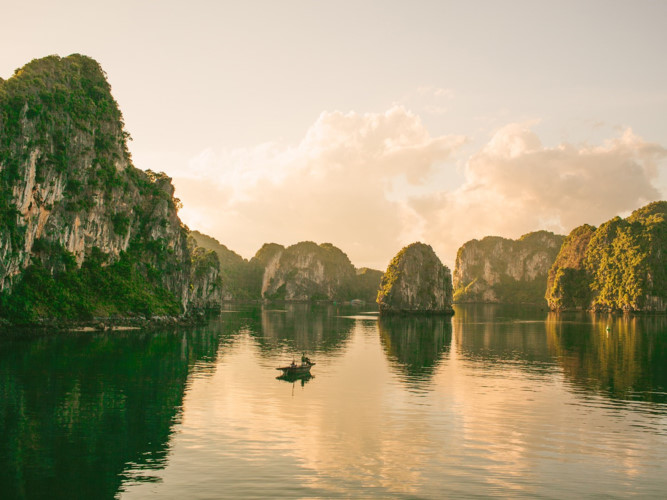 Ha Long Bay one of most beautiful world heritage sites: CNTraveler