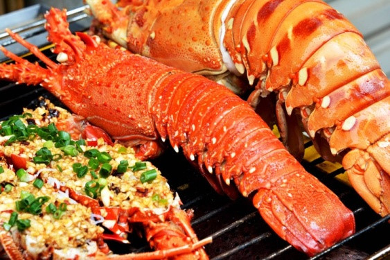Top 5 islands to enjoy lobsters in Vietnam
